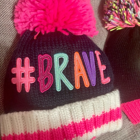 🟣🟣Little Girl Fall/Winter Bundle 2 Beanies with Pom - Picture 4 of 8